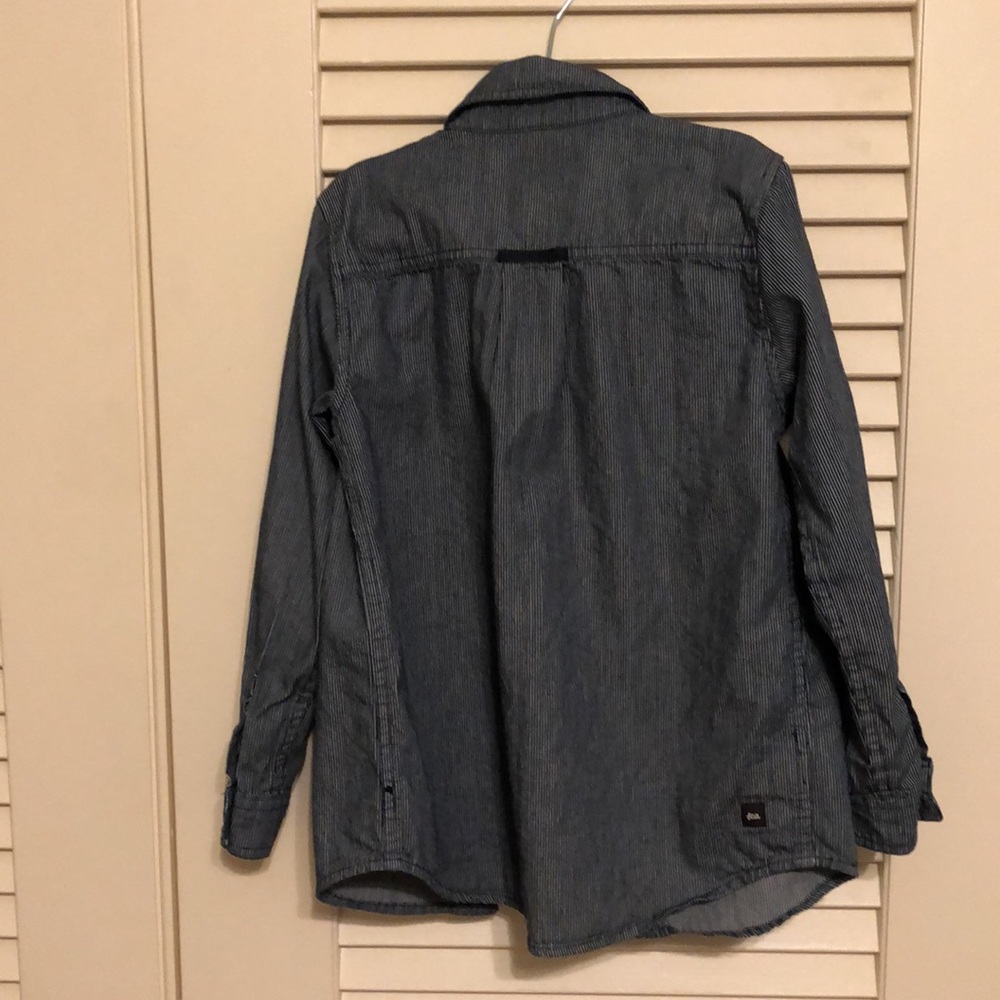 Boys Tea Collection Button Down - Picture 2 of 4